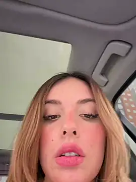 Alirawrz stripchat live cam model