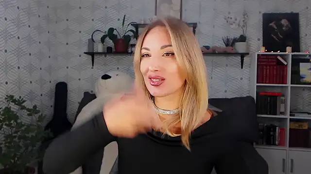 MillaXQueen stripchat live cam model