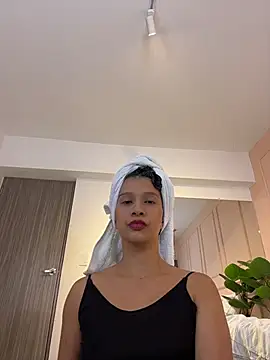 Luna__rose___ stripchat live cam model