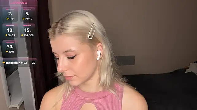 LunaTimpt stripchat live cam model
