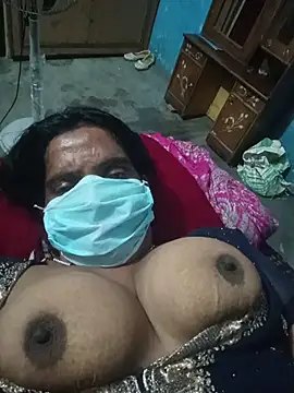 AadikiAunty stripchat live cam model