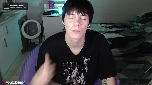 yourlildemon stripchat live cam model