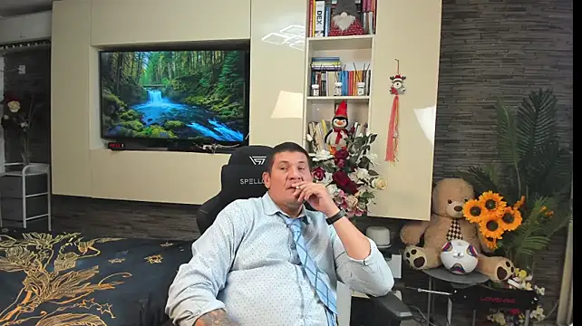 SpartacusDaddy48 stripchat live cam model