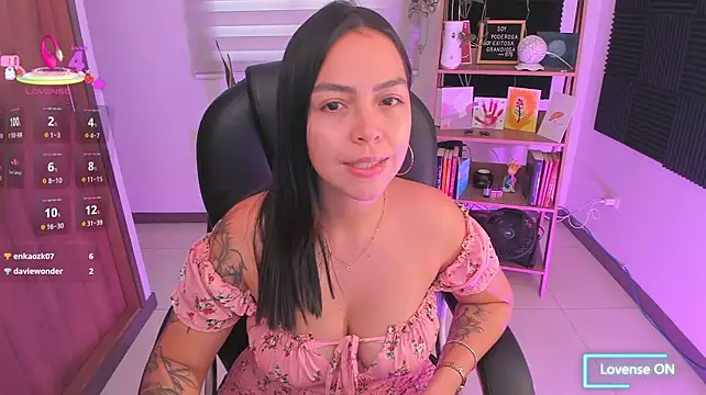 TaniaVelvet stripchat live cam model