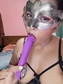 Maskedcurves stripchat live cam model