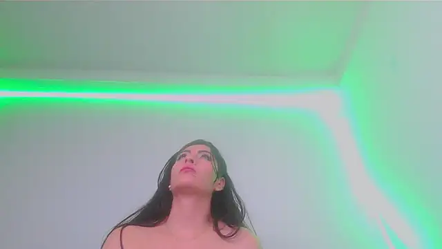 VelouraLuxe stripchat live cam model