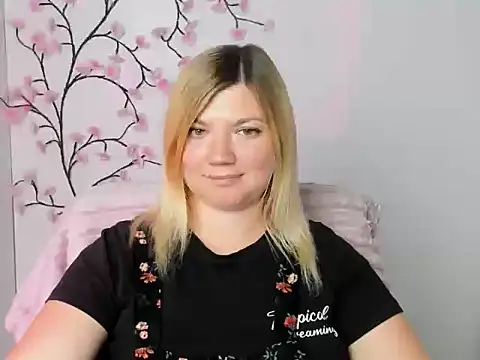 Lola_moree stripchat live cam model