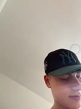 Lander_Cruz stripchat live cam model