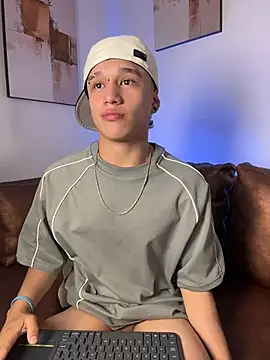 Dominik_Souza stripchat live cam model