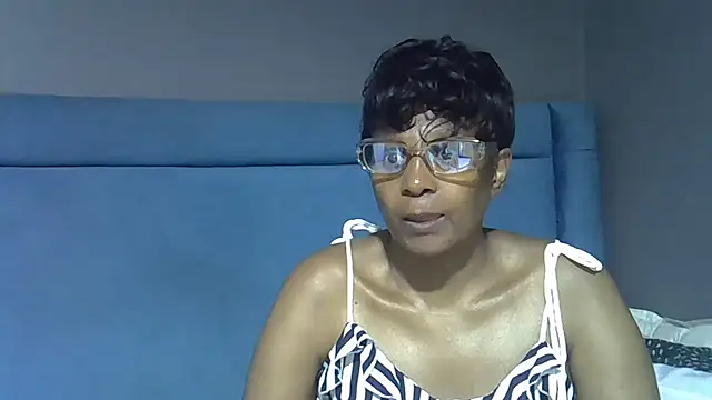 Nomarainx stripchat live cam model