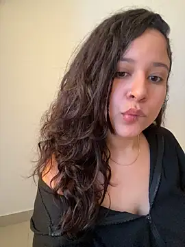 DaphneSky stripchat live cam model