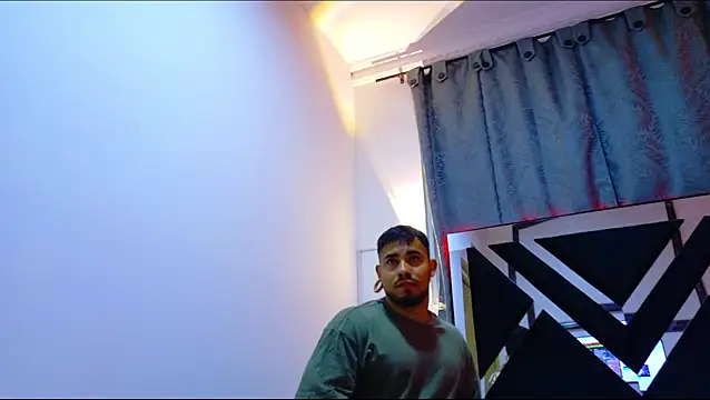 DrakeEvans stripchat live cam model