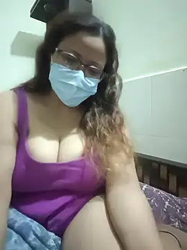 hey-julie stripchat live cam model