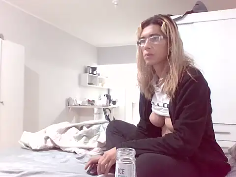 RenataAraujo stripchat live cam model