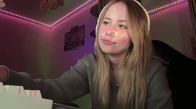 Aurorain stripchat live cam model
