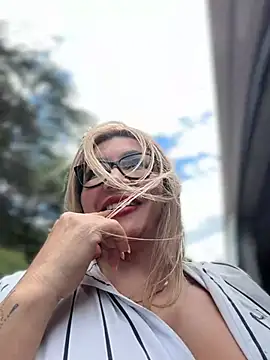 DIANITA_1988 stripchat live cam model