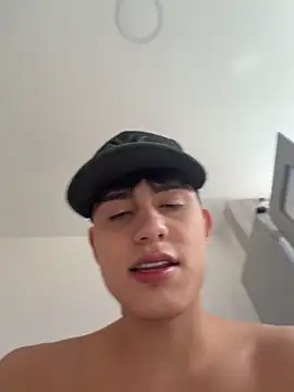 Lander_Cruz stripchat live cam model