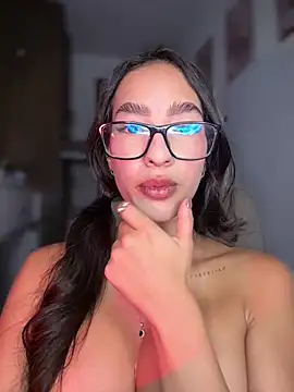 DulceLenns stripchat live cam model