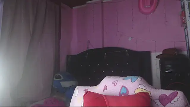 NikkiRous_ stripchat live cam model