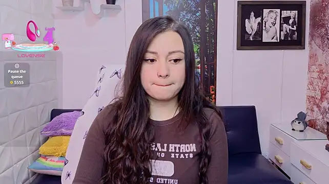 Eva_Roussell stripchat live cam model