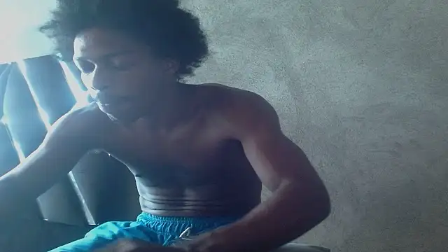 Larry-n-clouds stripchat live cam model