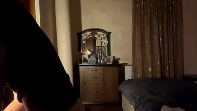 TarenOgilvie stripchat live cam model