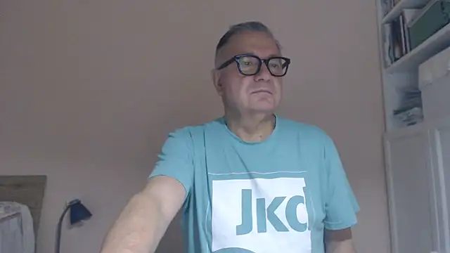 YOU6me stripchat live cam model
