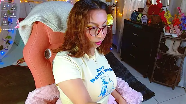 Littlerouse_ stripchat live cam model