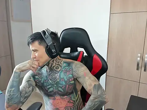 Chrissblack stripchat live cam model