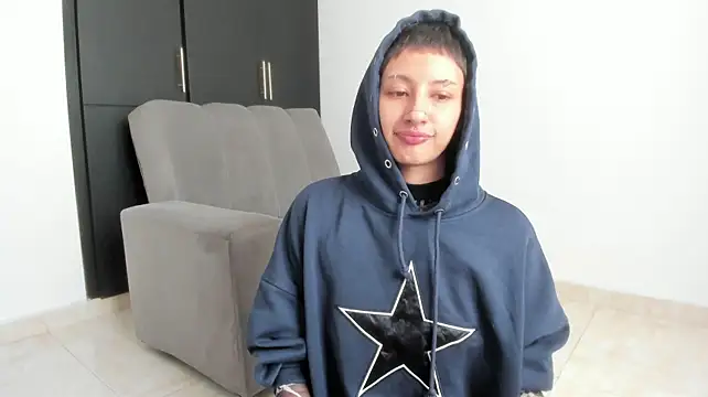 xreeeeviz stripchat live cam model