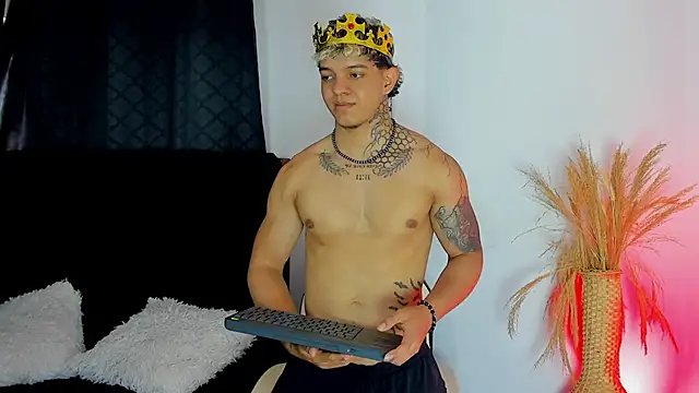 Noah__Browm stripchat live cam model