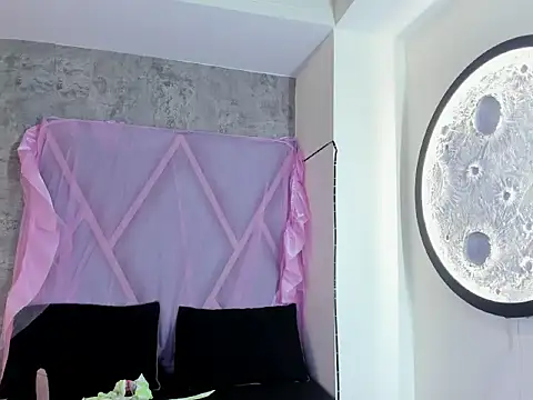 Karly33 stripchat live cam model