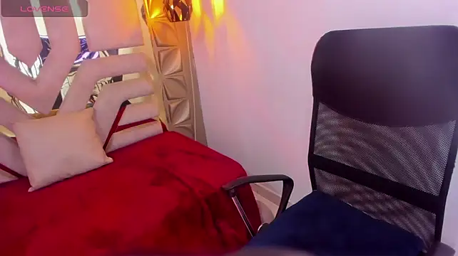 FoxLuxe stripchat live cam model