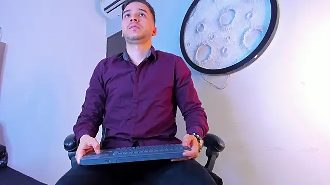 Mike_0012 stripchat live cam model