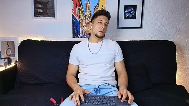 SR_EMILIOCUM stripchat live cam model
