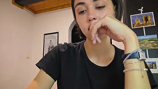 Mikka_Sargoni stripchat live cam model