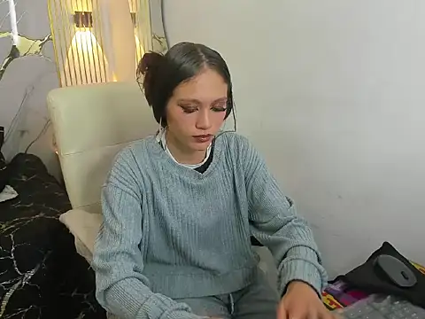 mila_mickey stripchat live cam model