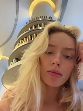 PollyDolly stripchat live cam model