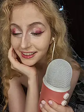 Kiki-wren stripchat live cam model