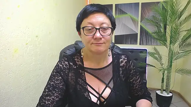 EmilyL0ve stripchat live cam model