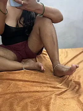 sissarahotty stripchat live cam model