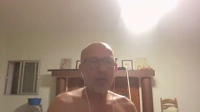 llopaco stripchat live cam model