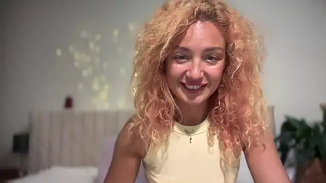 Reddgiirl stripchat live cam model