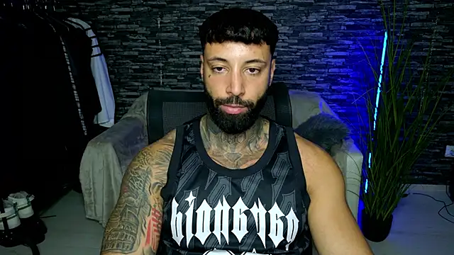 MasculineGuy99 stripchat live cam model