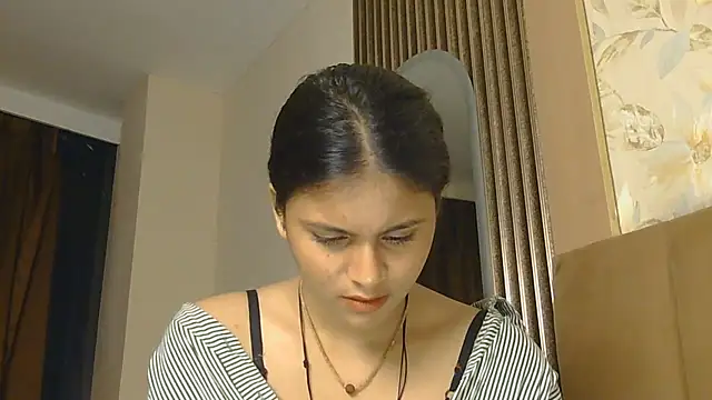 Naira_fit stripchat live cam model