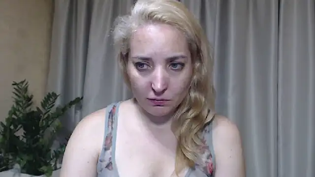 sweetpussy stripchat live cam model