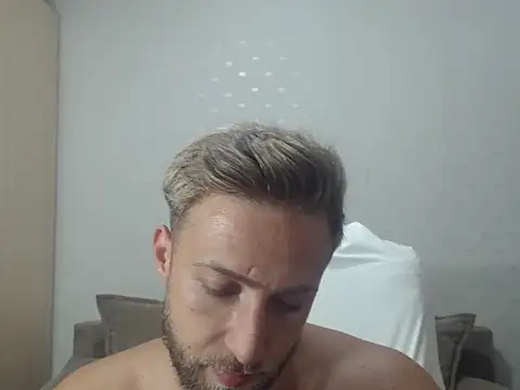 BlondEagleMuscle stripchat live cam model