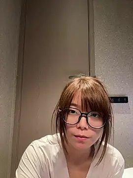 Puting_q stripchat live cam model