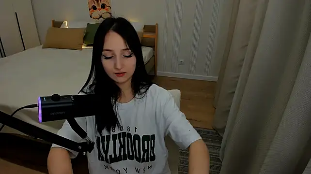 JulietteMonli stripchat live cam model