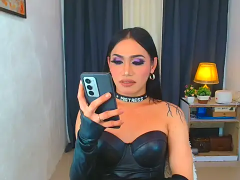 Mauie_Fire stripchat live cam model
